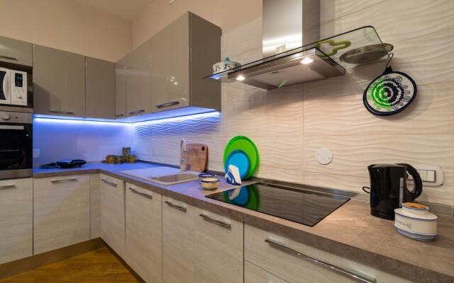 Elegant Flat at Municipio by Napoliapartments