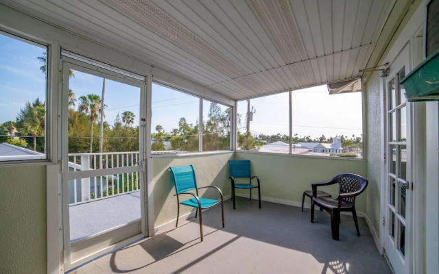 Captain's Table Hotel