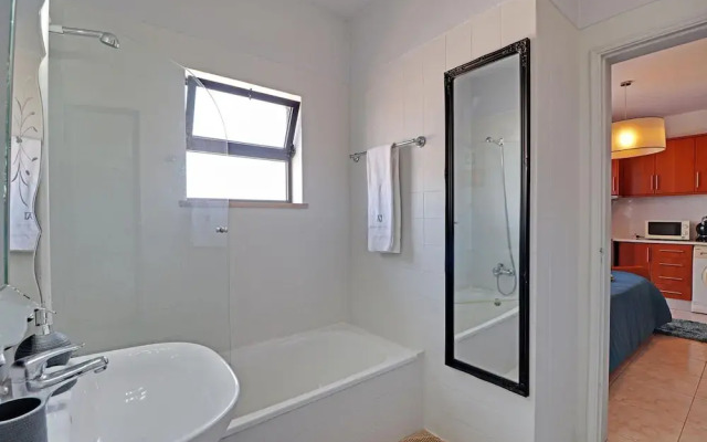 Faro Airport Flat 2 by Homing