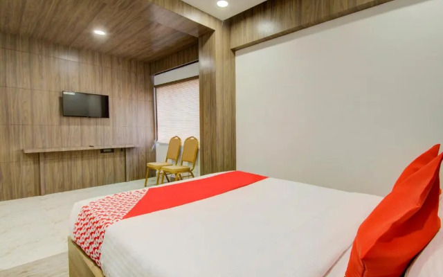 V Hotel by OYO Rooms