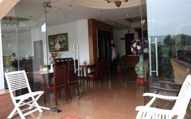 Hoa Phat Hotel & Apartment