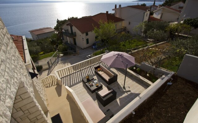 Luxury apt w Pool, 3 Balconies, Terrace & sea View