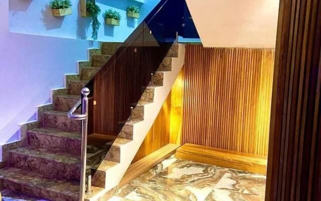 Ten15 Hotel & Suites