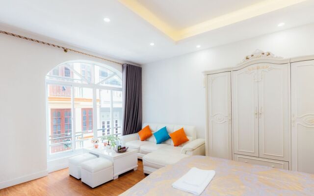 Palm Tree Apartment