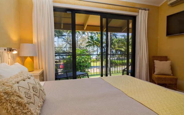 Number 2 On The Beach | Beautiful Beachfront Villa – Guest Rooms – Port Douglas