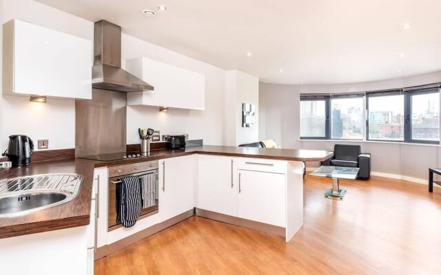 Light and Bright 1BR Apartment Close to Station