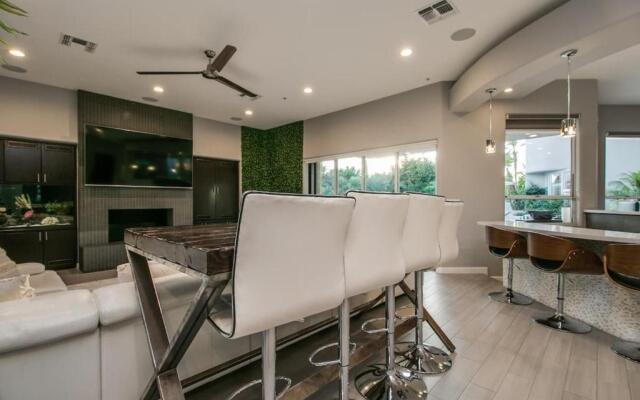 Stunning Private & Modern N. Scottsdale Estate!