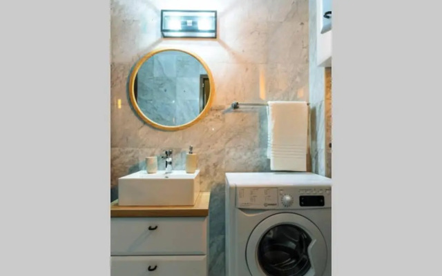 Studio with private terrace next to Cișmigiu