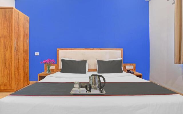 Super Oyo Collection O Hotel Aura Inn