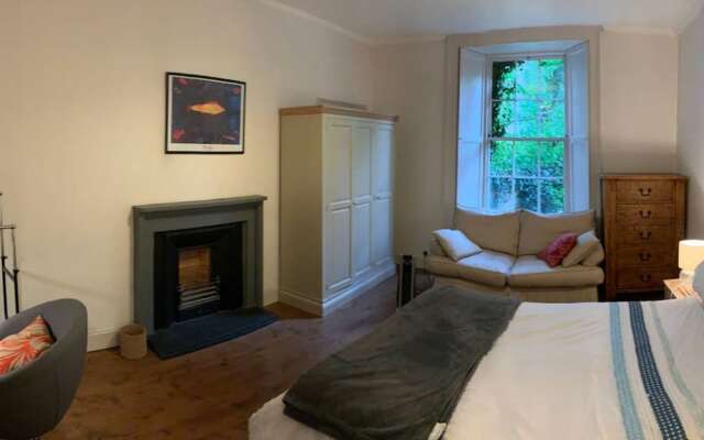 Spacious New Town Flat in City Centre