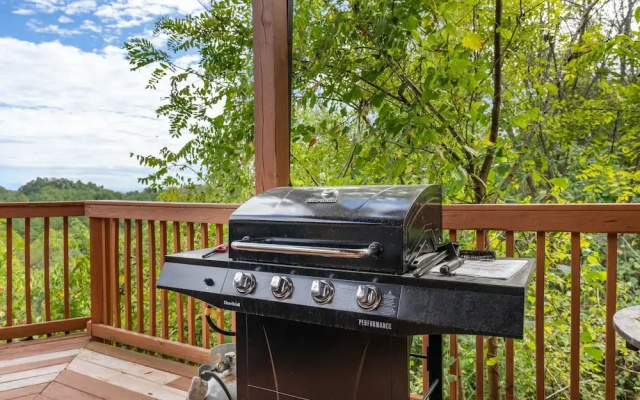 Heavenly View 2 Bedroom Cabin by RedAwning