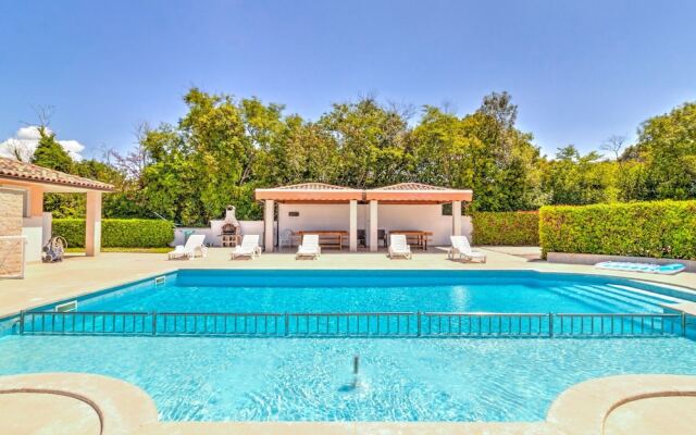 Alluring Mobile Home in Banjole With Swimming Pool