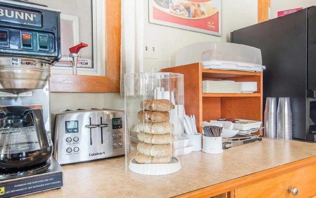 EconoLodge - Kelowna