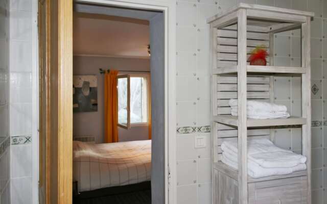 Villa With 4 Bedrooms in Mollans-sur-ouvèze, With Wonderful Mountain V