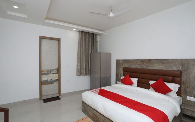 Hotel Gracious by OYO Rooms