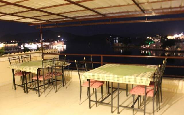 Hotel Raj Niwas