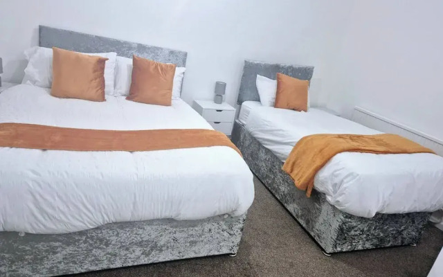 2-bed - Sleeps 6 - Free Parking