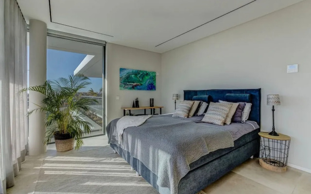 2 Rua das Palmas Luxurious Stylish and Modern L