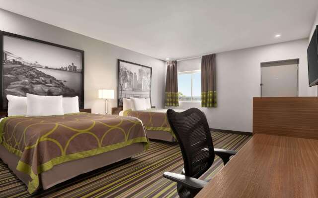 Super 8 by Wyndham Windsor/Dougall