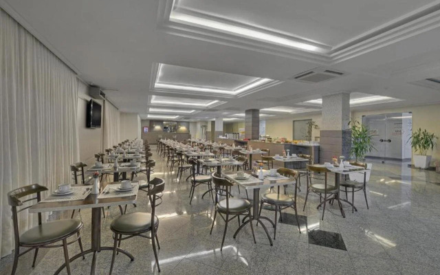 Astron Suítes São José dos Pinhais by Nobile