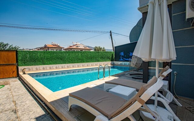 Jakuzili Mustakil Havuzlu Bati Villasi