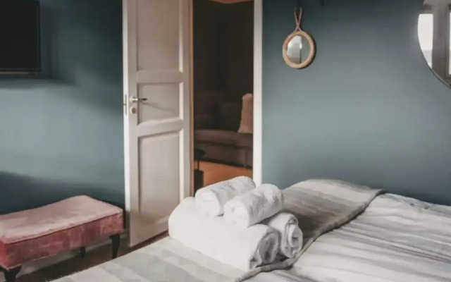 Room in a Hotel With Free Breakfast