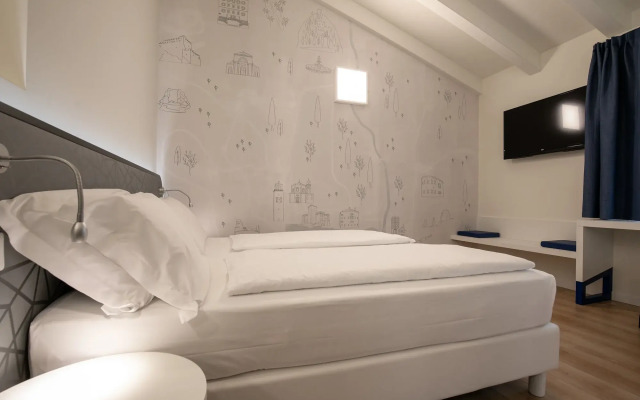 Hi Hotels Torbole Pool & Spa