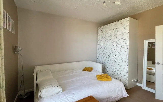 Sheffield's 3BR Retreat