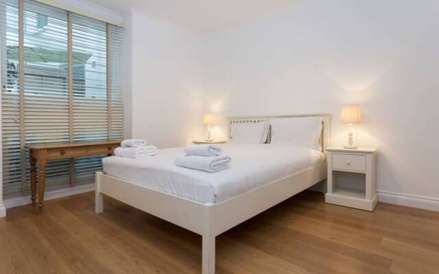 Spacious 2 Bed Flat by Hyde Park