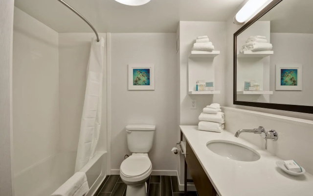 Hampton Inn & Suites Los Angeles Burbank Airport
