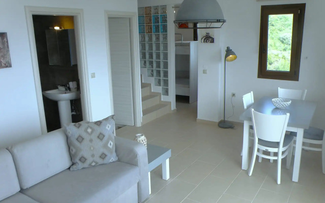 Koumaros Aparthotel
