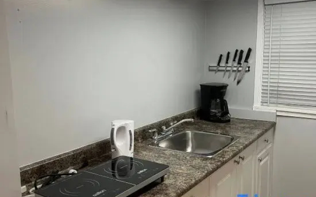 Prime Location Studio with Separate amenities