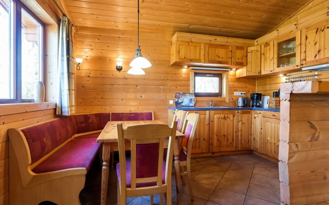 Garden-View Bungalow in Holten near Forest