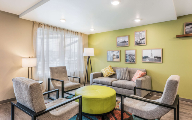 WoodSpring Suites Linden
