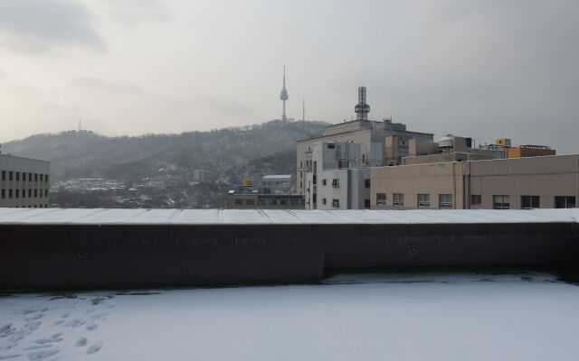 Road Myeongdong Guesthouse