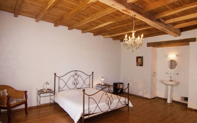 Warm Mansion with Swimming Pool in Sigoules France
