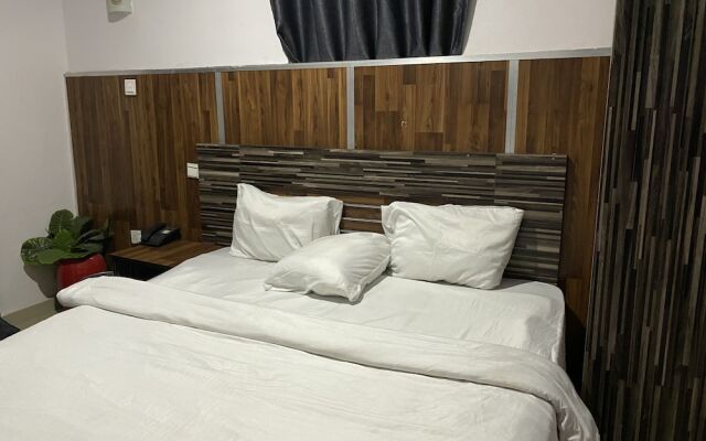 Villa Palazzo Hotel and Apartments