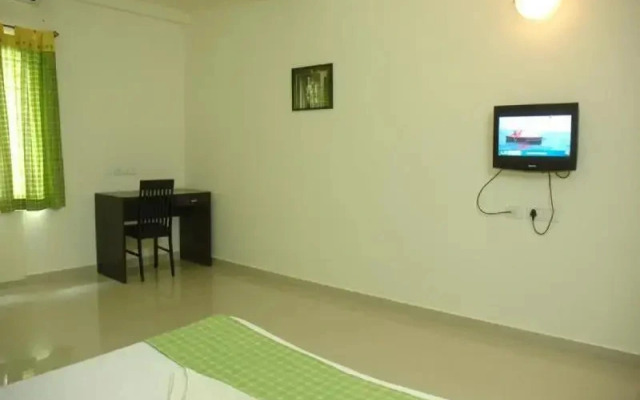 The Palm Service Apartment