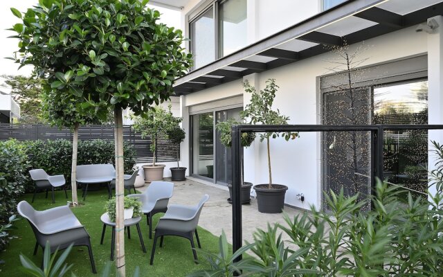 The Lop Athens Holiday Luxury Suites