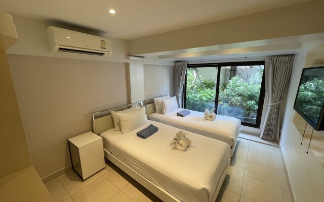 Peaceful retreat at Kalim Bay by Lofty
