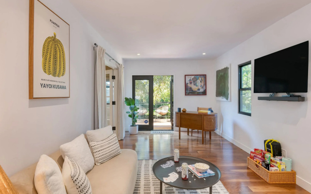 Silver Screen by Avantstay Luxe Backyard Escape