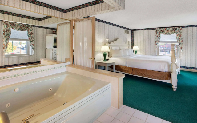 Ramada Plaza Hotel Ojibway