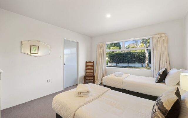 Spectacular Lakefront Home