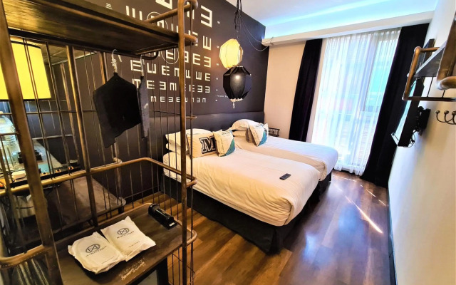 M Boutique Station 18