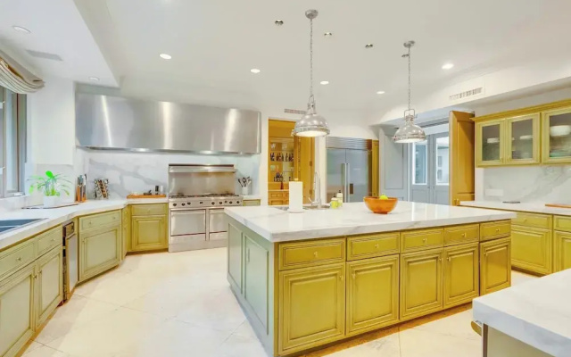 Carolwood - Modern Tuscan Villa With Rolling Lawns and Loggia in Holmby Hills