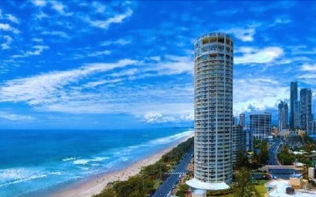 Oceanfront in Surfers Paradise Retreat