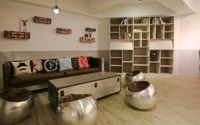 Flyinn Hostel