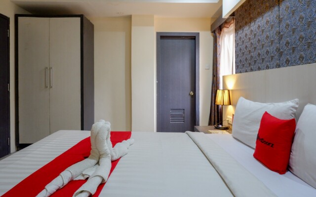 RedDoorz Plus near Hotel Benua Kendari