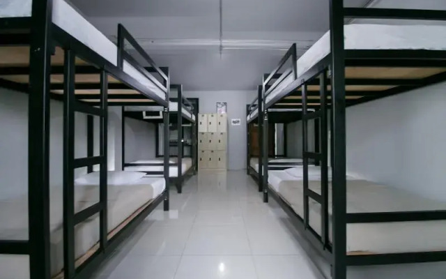 Guyasuka Hostel & Cafe by OYO Rooms