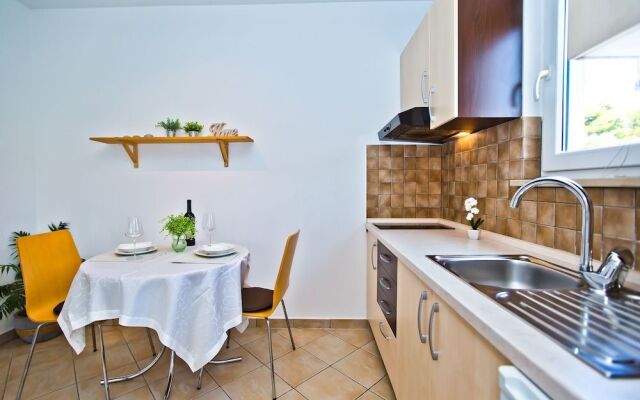 Apartments Nina Hvar town